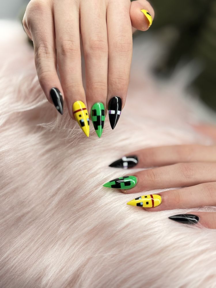 Luxe Beauty Loft Logo