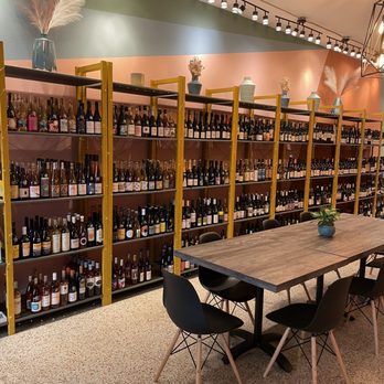 Small Wine Shop - Wine Tasting Classes Near Me Small Wine Shop - Wine Tasting Classes Near Me