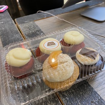 Molly's Cupcakes - Red velvet, peach cobbler and s'more cupcakes. - Cupcakes Near Me - Liberty Township, Ohio Molly's Cupcakes - Red velvet, peach cobbler and s'more cupcakes. - Cupcakes Near Me - Liberty Township, Ohio