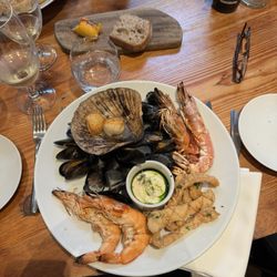 The Salt Room - Sea Food Platter with bread and lobster butter