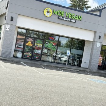 Moe Vegan - Restaurant Front stood out from the main road I was shocked had to hop off my commute to come inside !! - Vegan Near Me - Kent, Washington