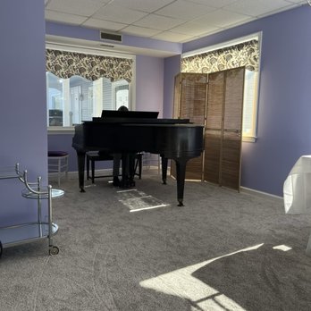 Posh Tea Room  - A live pianist! Such a wonderful special touch! - Tea Rooms Near Me - Monroe, Connecticut