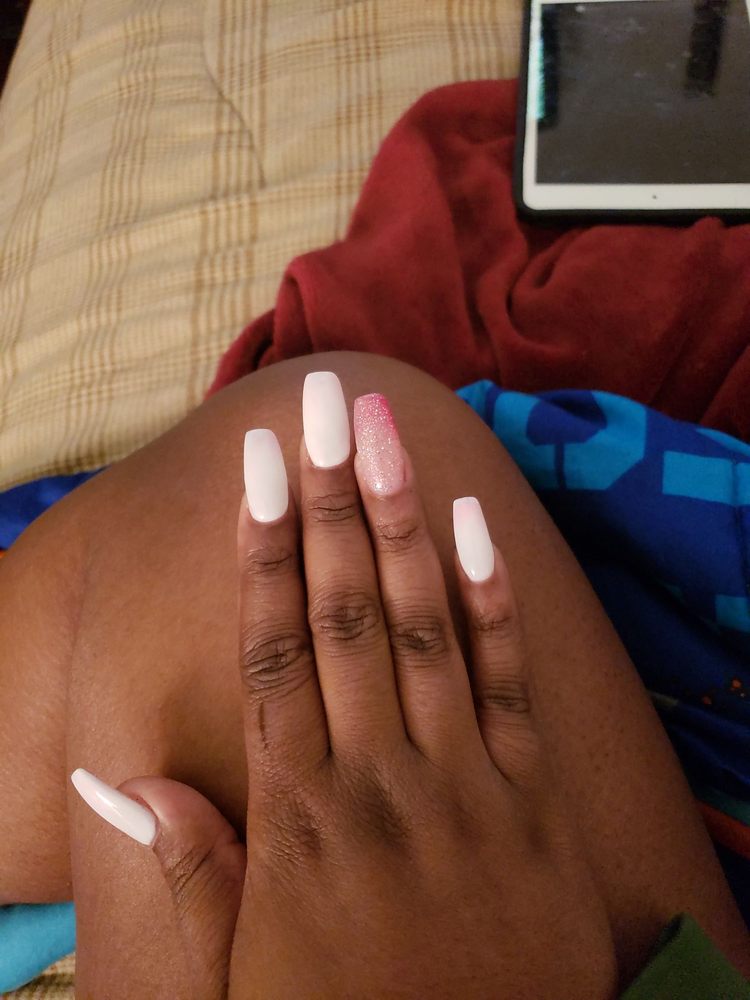 Beautiful Nails Logo