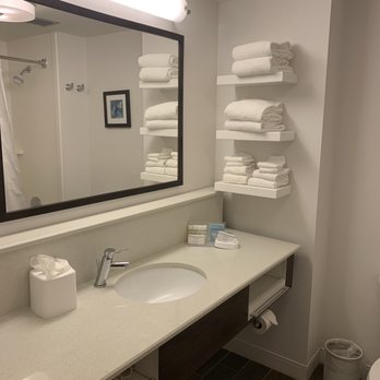 Hampton Inn & Suites Burlington - Super clean and organized bathrooms - Hotels Near Me - Burlington, North Carolina Hampton Inn & Suites Burlington - Super clean and organized bathrooms - Hotels Near Me - Burlington, North Carolina