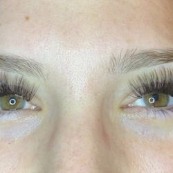 One Of One Lashes - Hybrid set done by Kat @1ofonelashes