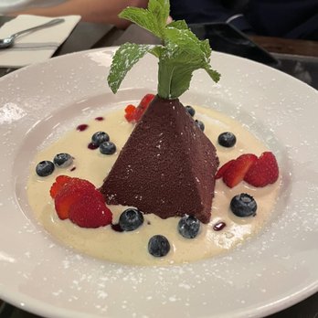 Bistro 1640 - Chocolate Mouse Cake - French Near Me - Quebec City, Quebec Bistro 1640 - Chocolate Mouse Cake - French Near Me - Quebec City, Quebec