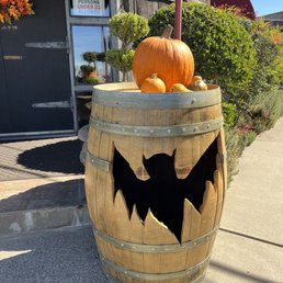 ADORABLE seasonal wine barrel decor ADORABLE seasonal wine barrel decor