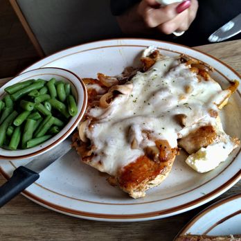 Cameo Restaurant - Smothered Chicken - Diners Near Me - Lincoln Park, Michigan