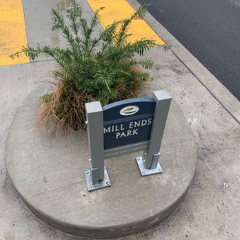 Mill Ends Park - That's the whole park! - Parks Near Me - Portland, Oregon Mill Ends Park - That's the whole park! - Parks Near Me - Portland, Oregon