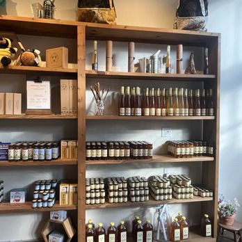 Savannah Bee Company - Honey - Cosmetics & Beauty Supply Near Me - Savannah, Georgia Savannah Bee Company - Honey - Cosmetics & Beauty Supply Near Me - Savannah, Georgia