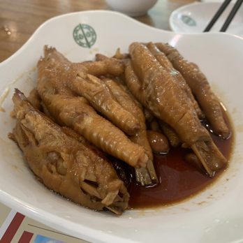 Tim Ho Wan - Braised chicken feet with abalone sauce and peanuts - Dim Sum Near Me - Honolulu, Hawaii Tim Ho Wan - Braised chicken feet with abalone sauce and peanuts - Dim Sum Near Me - Honolulu, Hawaii