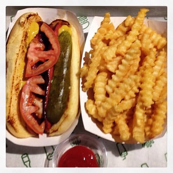 Shake Shack River North - Burgers Near Me - Chicago, Illinois