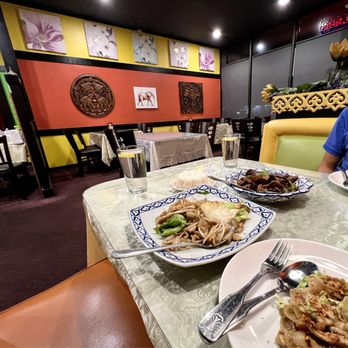 Elephant Cafe - Kai Kua Noodles with Chicken & Spicy Eggplant with Beef - Thai Near Me - Lake Forest, California