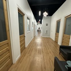 Soft Thread & Spa - Hallway in the Marquise salon