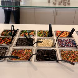 Fifth & Emery Frozen Yogurt and Chocolate - Lenexa - Toppings
