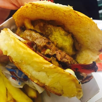 Le Camion qui Fume - Classic BBQ side shot - Burgers Near Me - Paris, 75 Le Camion qui Fume - Classic BBQ side shot - Burgers Near Me - Paris, 75