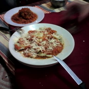 La Bella Napoli - Pastas rellenas con estofado - Diners Near Me - Rosario, S