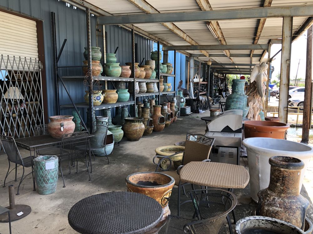 Little Red's Antiques Image