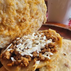 Gorditas Y - La gordita de picadillo estuvo... al 100!... mejor ven tu a pedir una