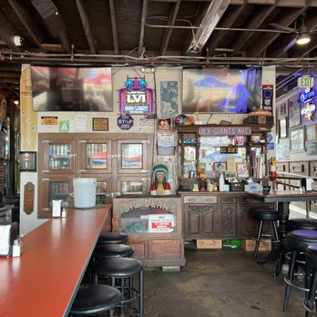 Big Dean's Ocean Front Cafe - Interior - Bars Near Me - Santa Monica, California Big Dean's Ocean Front Cafe - Interior - Bars Near Me - Santa Monica, California