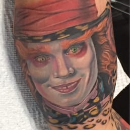 Jess had Ettore finish her wonderland sleeve before we left