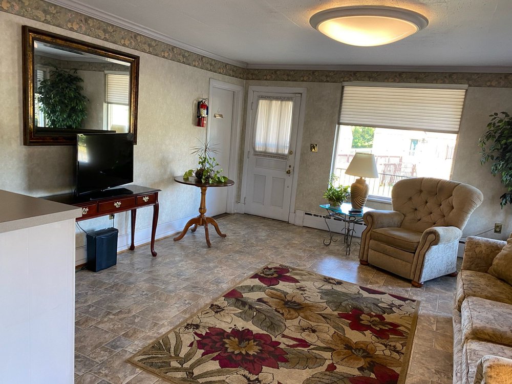 LURAY CAVERNS MOTEL EAST Updated September 2024 16 Photos & 19 Reviews 831 W Main St