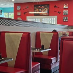 B Town Diner