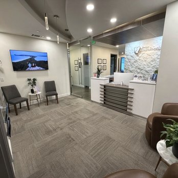 Irvine Endodontics - Waiting Area - Endodontists Near Me - Irvine, California Irvine Endodontics - Waiting Area - Endodontists Near Me - Irvine, California