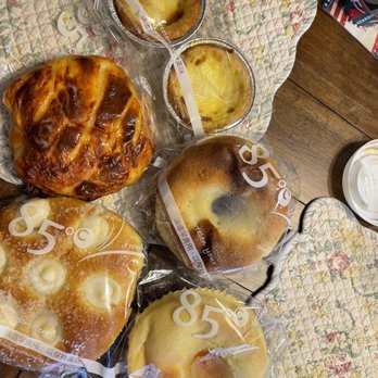 85°C Bakery Cafe-Corona - Delicious treats for breakfast - Bakeries Near Me - Corona, California