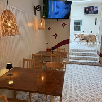 Iggys Burger - Clean and bright spot - Burgers Near Me - San Francisco, California
