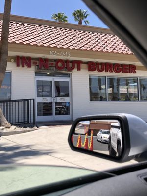 In-N-Out Burger by null