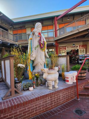 Maunakea Marketplace by null