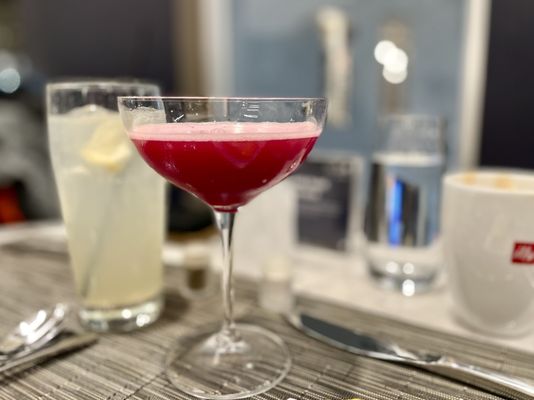 United Polaris Lounge by null