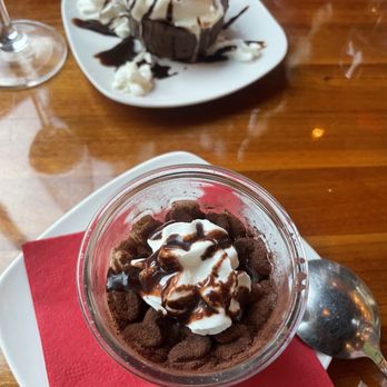 Screwtop Wine Bar - Chocolate lava cake and tiramisu - Wine Bars Near Me - Arlington, Virginia