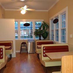 Thai Ocha Cafe - Inside