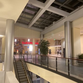 Cinemark Lincoln Square - Cinema Near Me - Bellevue, Washington