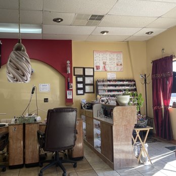 Topnails - Front of buisness - Nail Salons Near Me - Princeton, Illinois
