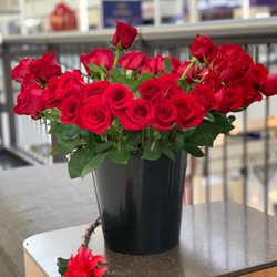 Texas Nature Sunshine Farm - 50 single stem roses and a complimentary dahlia.