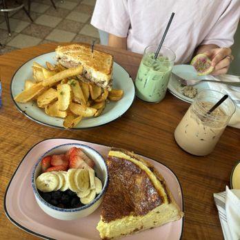 Maple Ridge Grocer - Breakfast & Brunch Near Me - Tulsa, Oklahoma Maple Ridge Grocer - Breakfast & Brunch Near Me - Tulsa, Oklahoma