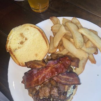 Rose & Crown - OMB Burger - Pubs Near Me - Atlanta, Georgia Rose & Crown - OMB Burger - Pubs Near Me - Atlanta, Georgia