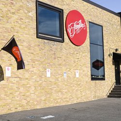 Familia Skateboard Shop - New entrance