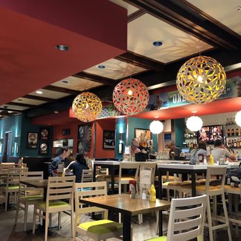 Sammy's Beach Bar & Grill - Dining area - American Near Me - Honolulu, Hawaii