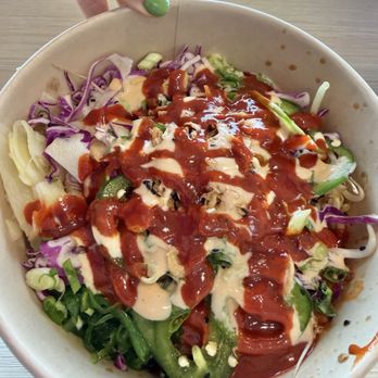 Fresh Catch - Flaming Tuna - lots of heat, so thankful for the refreshing seaweed salad, jasmine rice, and pickled ginger to balance the spice - Seafood Near Me - Buffalo, New York