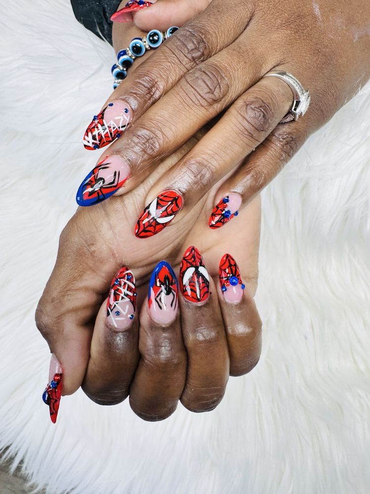 TT&T Nails Logo