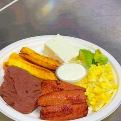 Taqueria el Ktracho - Desayuno típico de honduras todo hecho al momento muy fresco y delicioso