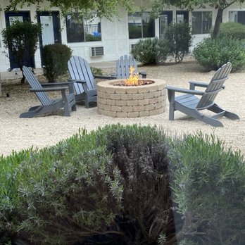 Sideways Inn - Fire pit for your evening s'mores and relaxing chat of your day's activities. - Hotels Near Me - Buellton, California