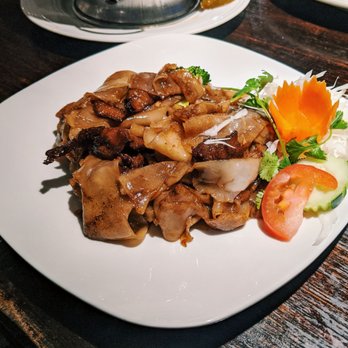 The Elephant - Geneva - Pad see ew - Thai Near Me - Geneva, New York