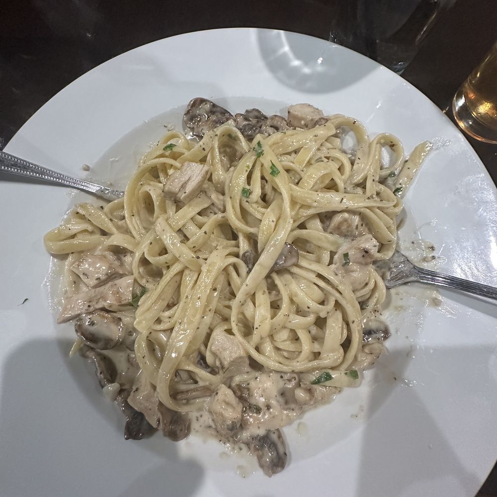 Table 26 - Chicken Alfredo - New American Near Me - Turlock, California Table 26 - Chicken Alfredo - New American Near Me - Turlock, California