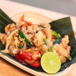KIN THAI: Street Eats + Boba Tea - Drunken Noodles