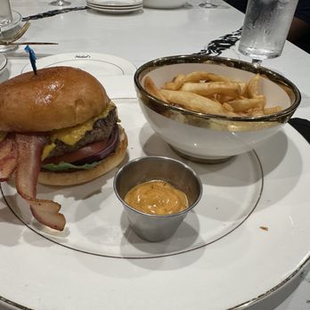 Michael's Restaurant - Michaels burger and fries - American Near Me - Upper Marlboro, Maryland
